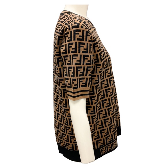 FENDI TOBACCO / BLACK FF LOGO ZUCCA PATTERN SHORT SLEEVED KNIT PULLOVER SWEATER - Picture 2 of 6